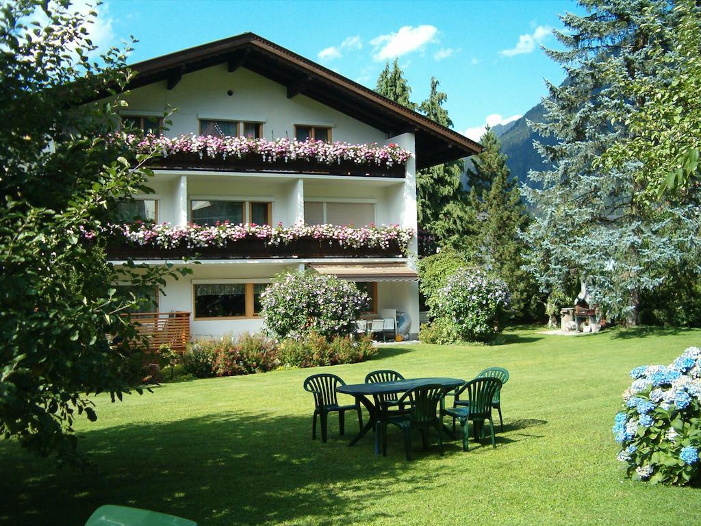 Gaestehaus Ahornblick Mayrhofen Esterno foto